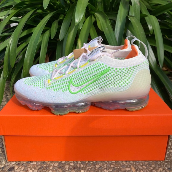 Nike Air Vapormax 2021 Flyknit - Picture 3 of 6
